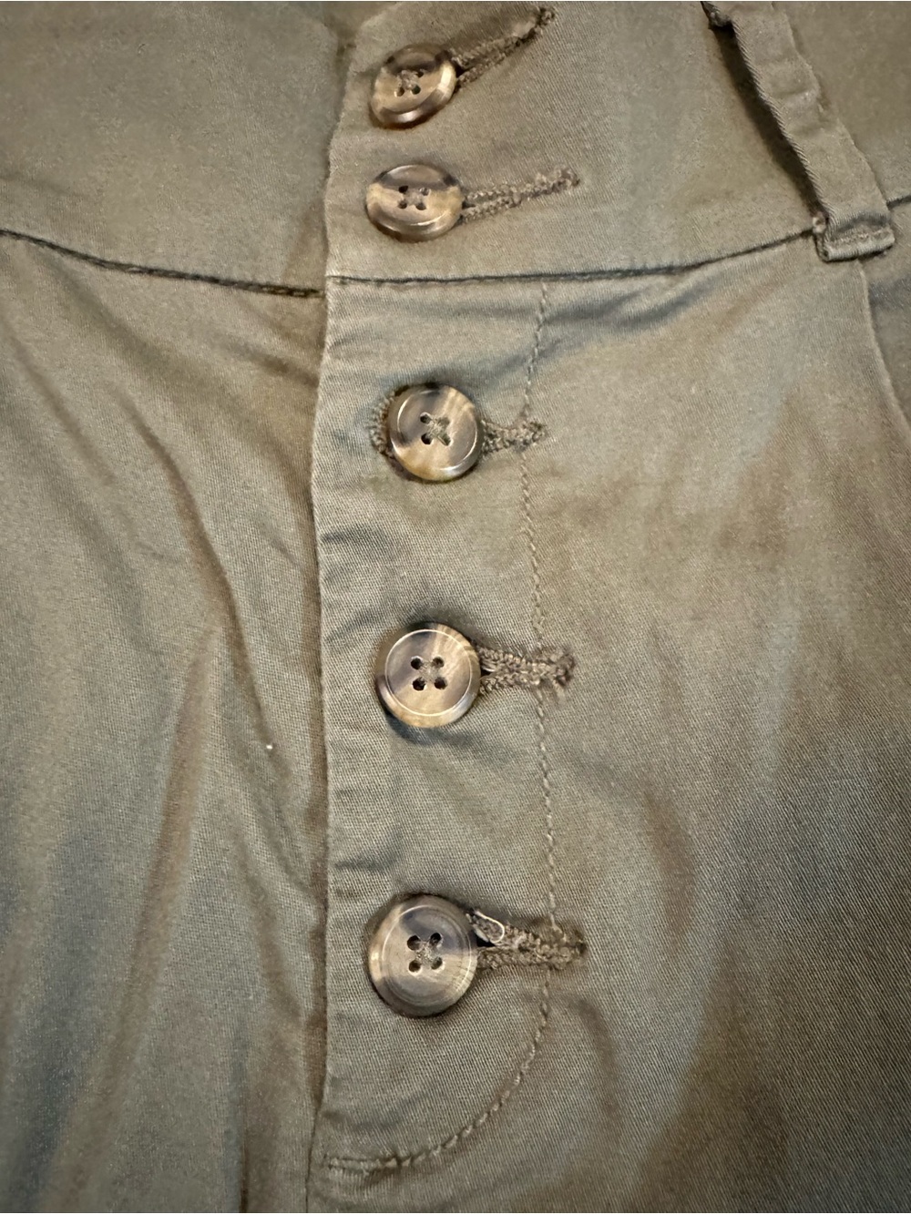 Arizona Jean Co. Women’s Olive Green Pleated Exposed Button Fly Shorts Size 7 - Picture 2 of 5